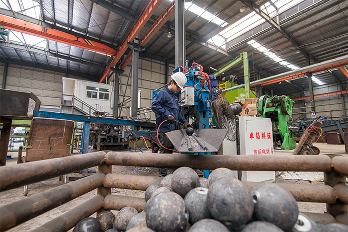 房山网架配件-螺栓球加工车间